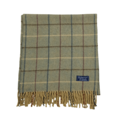 Vintage Burberry scarf: Crafted from premium cashmere