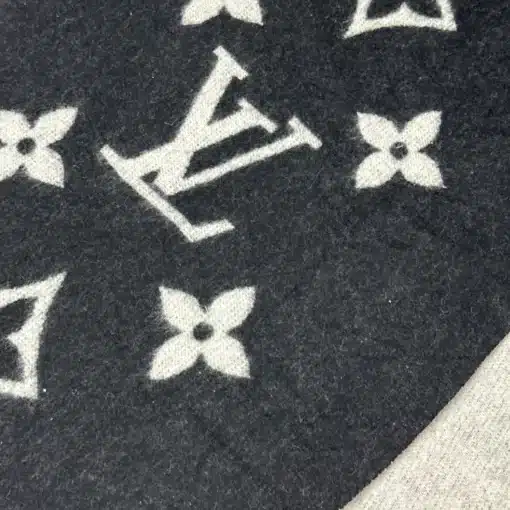 Auth Louis Vuitton Reykjavik LV Black Scarf - Coded - Image 2