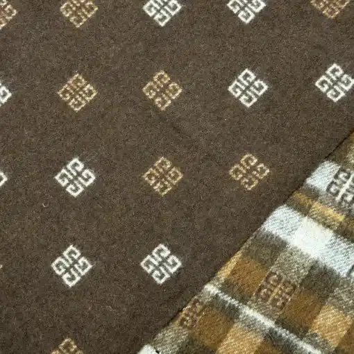 Timeless Elegance Original GIVENCHY Logo Wool Scarf - Image 2