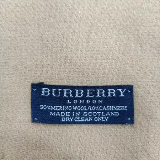 Burberry 90% Merinoswool 10% Cashmere LOGO Scarf - Image 3